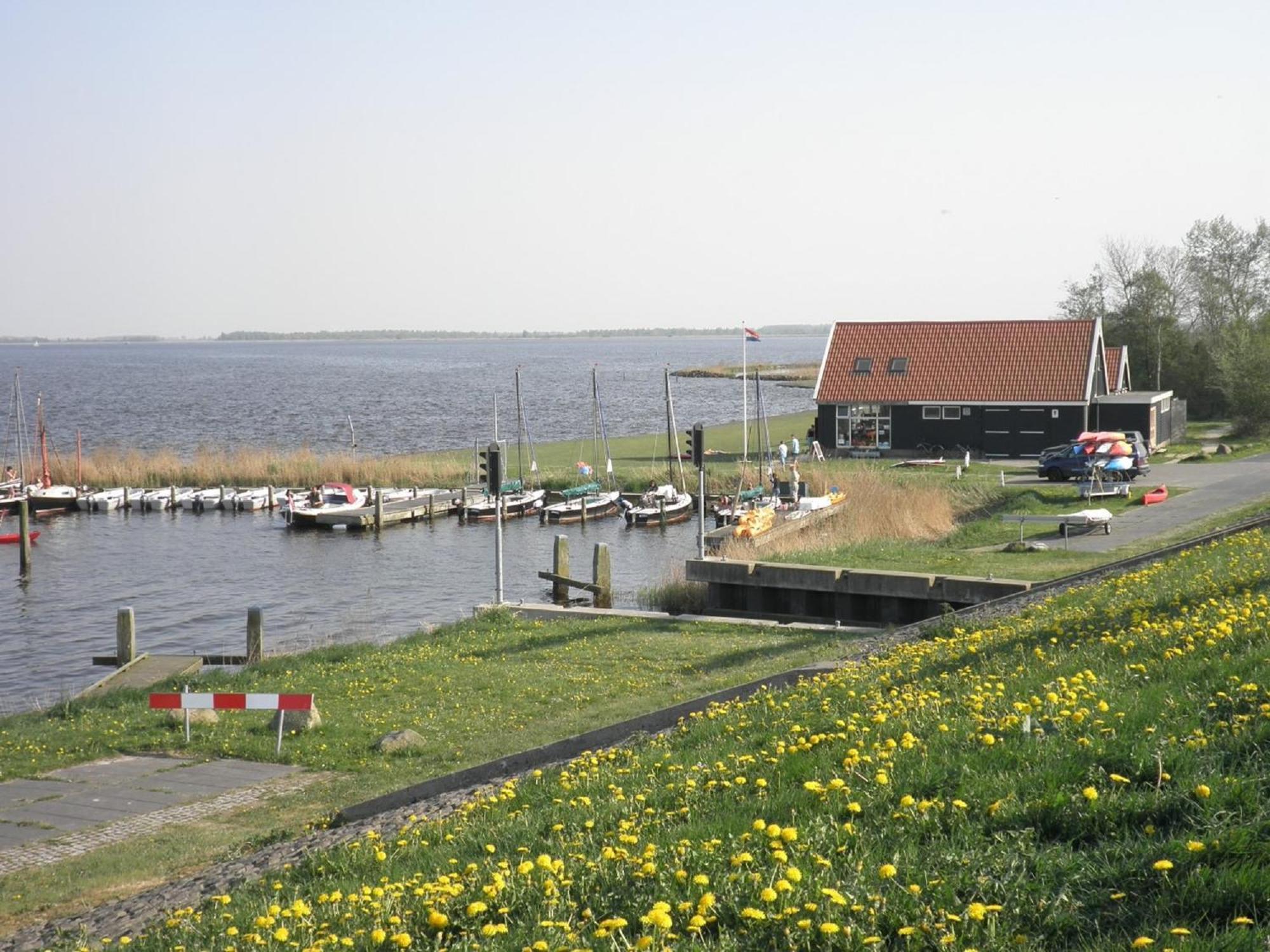 Leonie 6 Pers Holiday Home With A Large Garden Close To The Lauwersmeer Anjum Kültér fotó